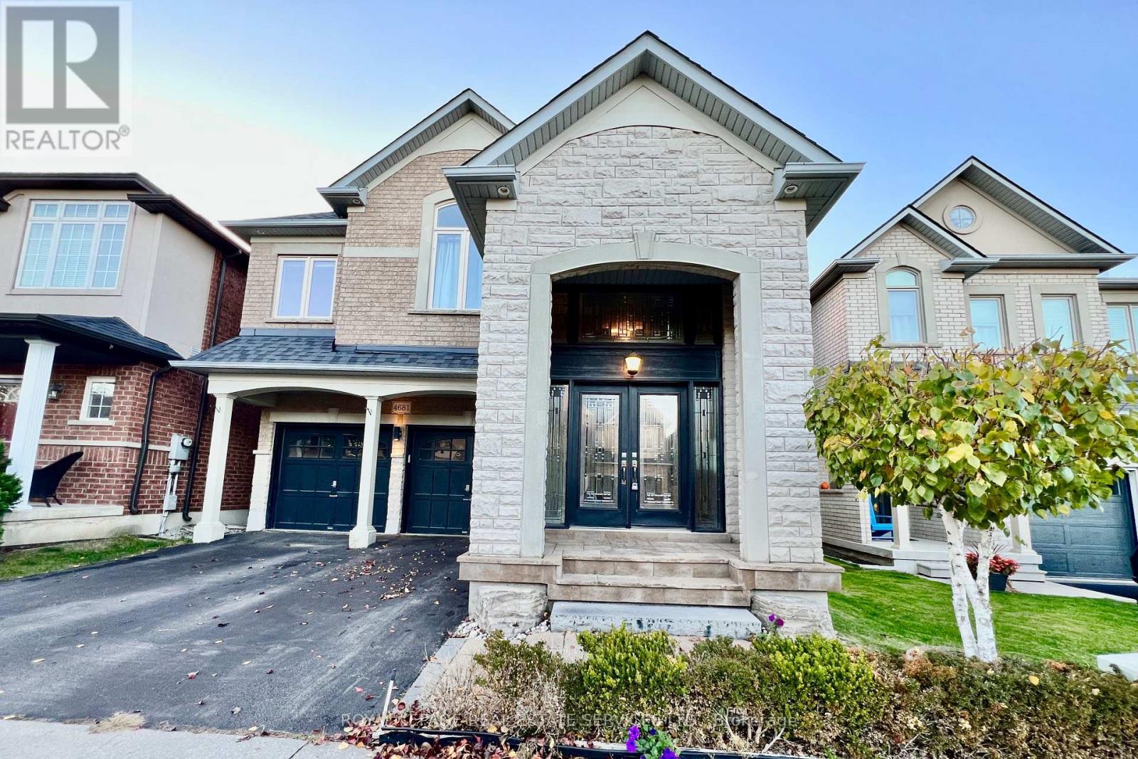 4681 Webb Street, Burlington, Ontario  L7M 0E3 - Photo 2 - W12332017