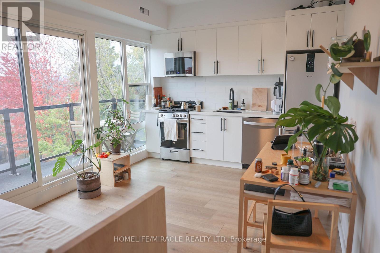 8 - 1103 Dufferin Street, Toronto, Ontario M6H 4B5 - Photo 2 - W12500678