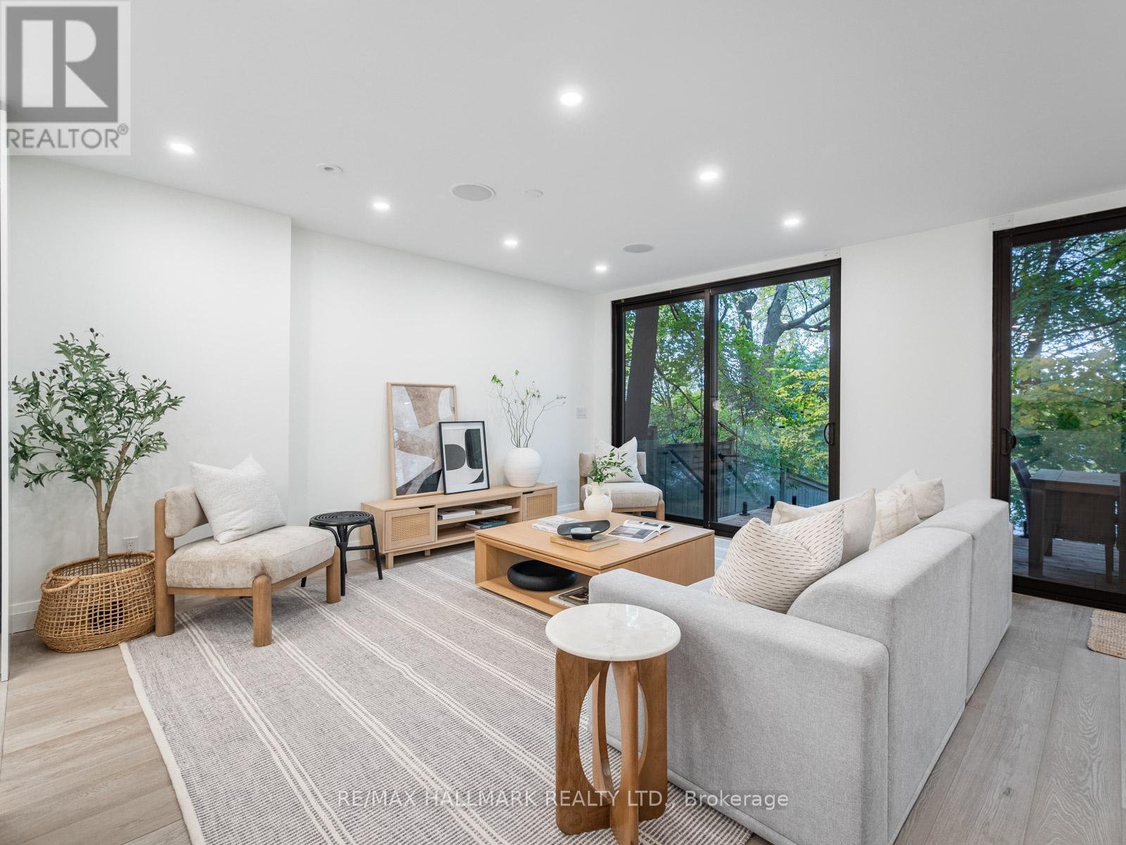 11 Craig Crescent, Toronto, Ontario  M4G 2N6 - Photo 10 - C12510098