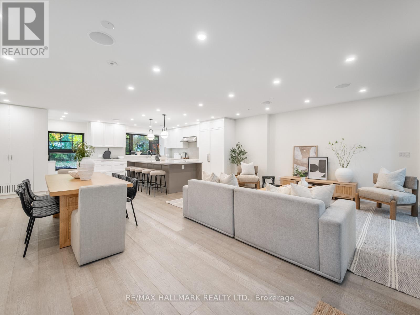 11 Craig Crescent, Toronto, Ontario  M4G 2N6 - Photo 13 - C12510098