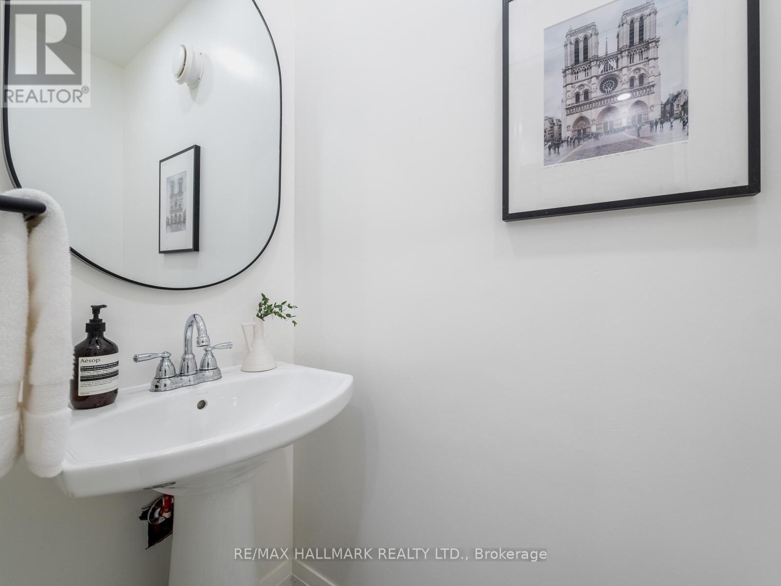 11 Craig Crescent, Toronto, Ontario  M4G 2N6 - Photo 16 - C12510098