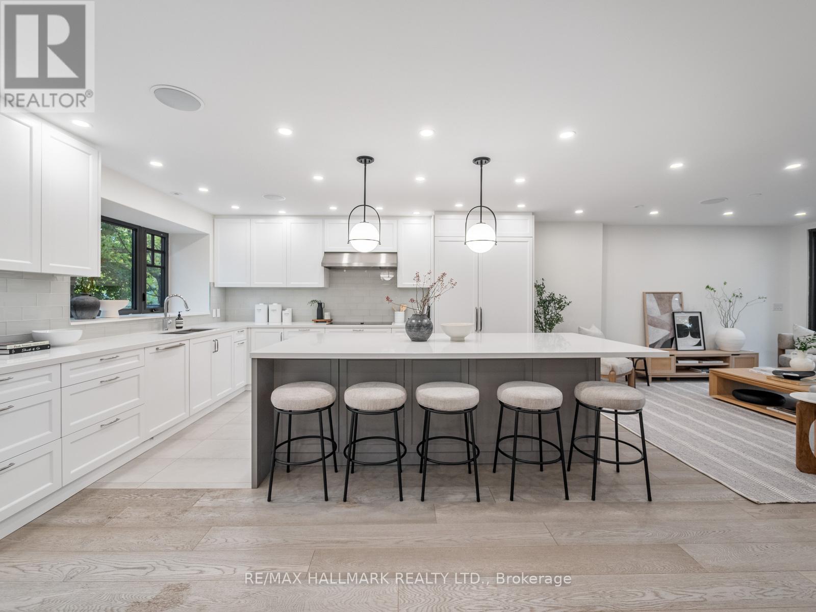 11 Craig Crescent, Toronto, Ontario  M4G 2N6 - Photo 3 - C12510098