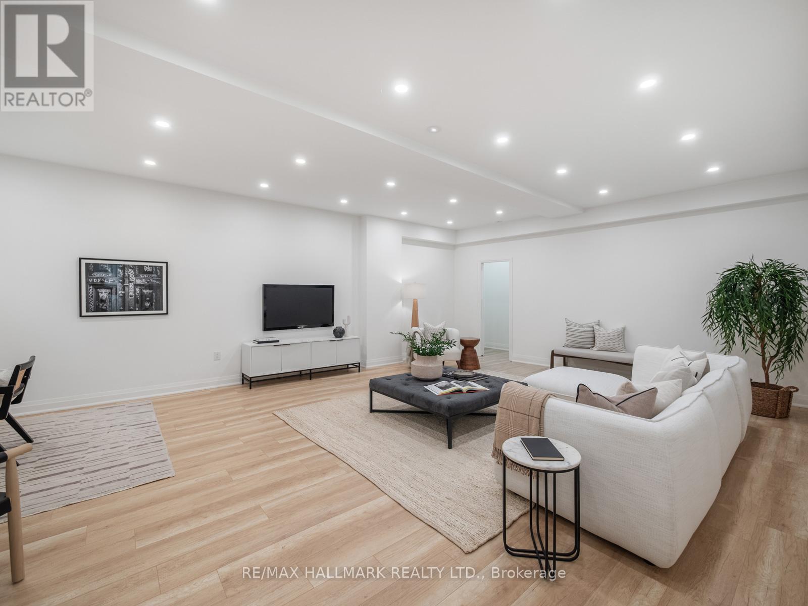 11 Craig Crescent, Toronto, Ontario  M4G 2N6 - Photo 33 - C12510098