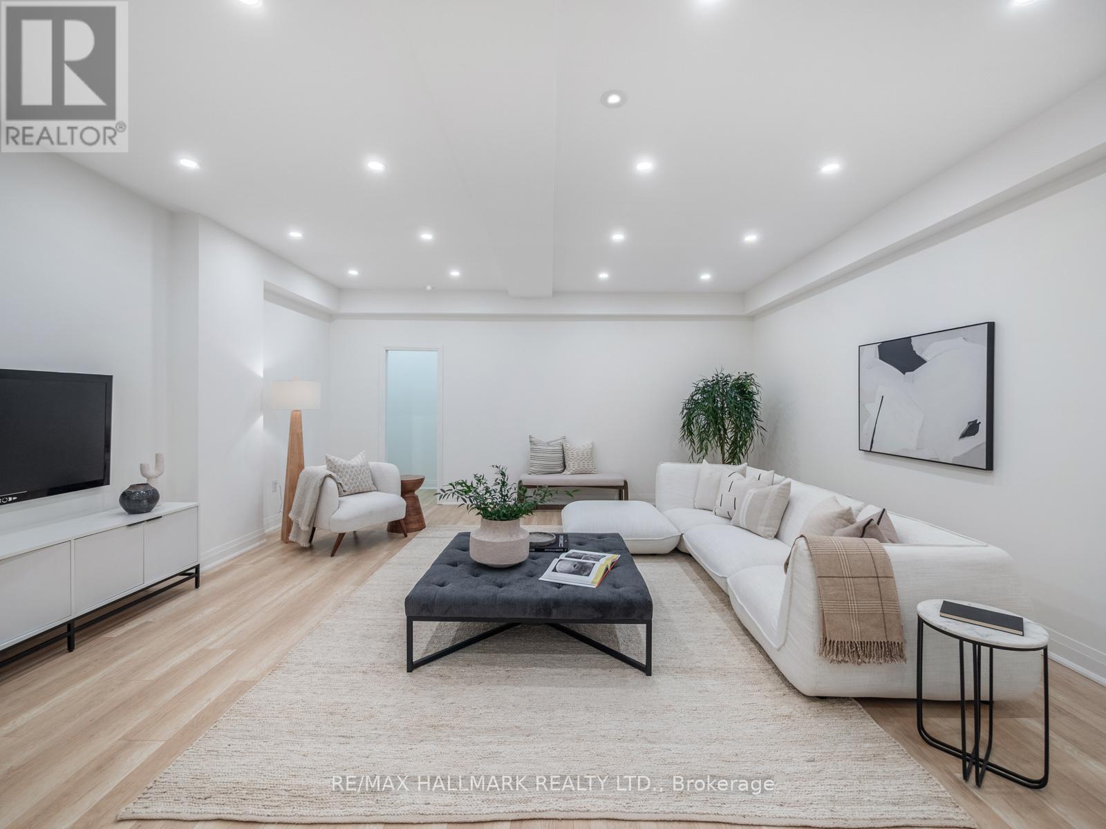 11 Craig Crescent, Toronto, Ontario  M4G 2N6 - Photo 34 - C12510098