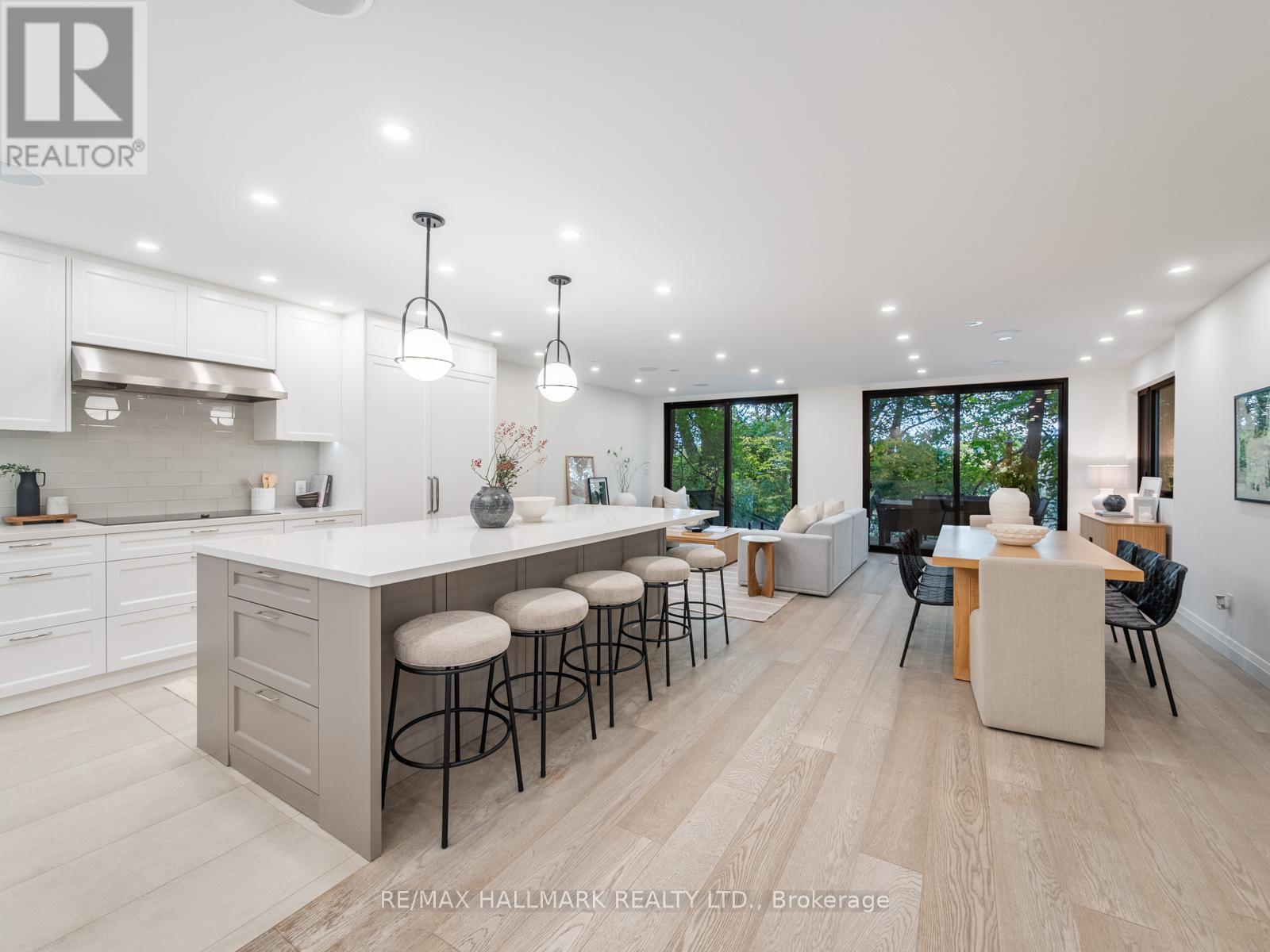 11 Craig Crescent, Toronto, Ontario  M4G 2N6 - Photo 4 - C12510098