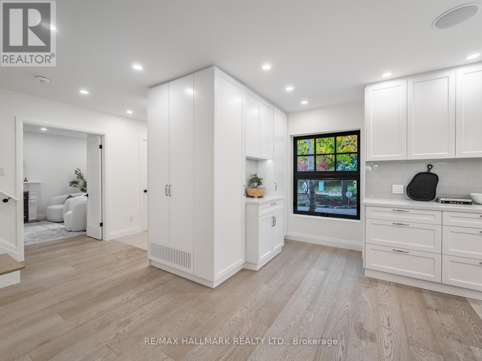 11 Craig Crescent, Toronto, Ontario  M4G 2N6 - Photo 6 - C12510098