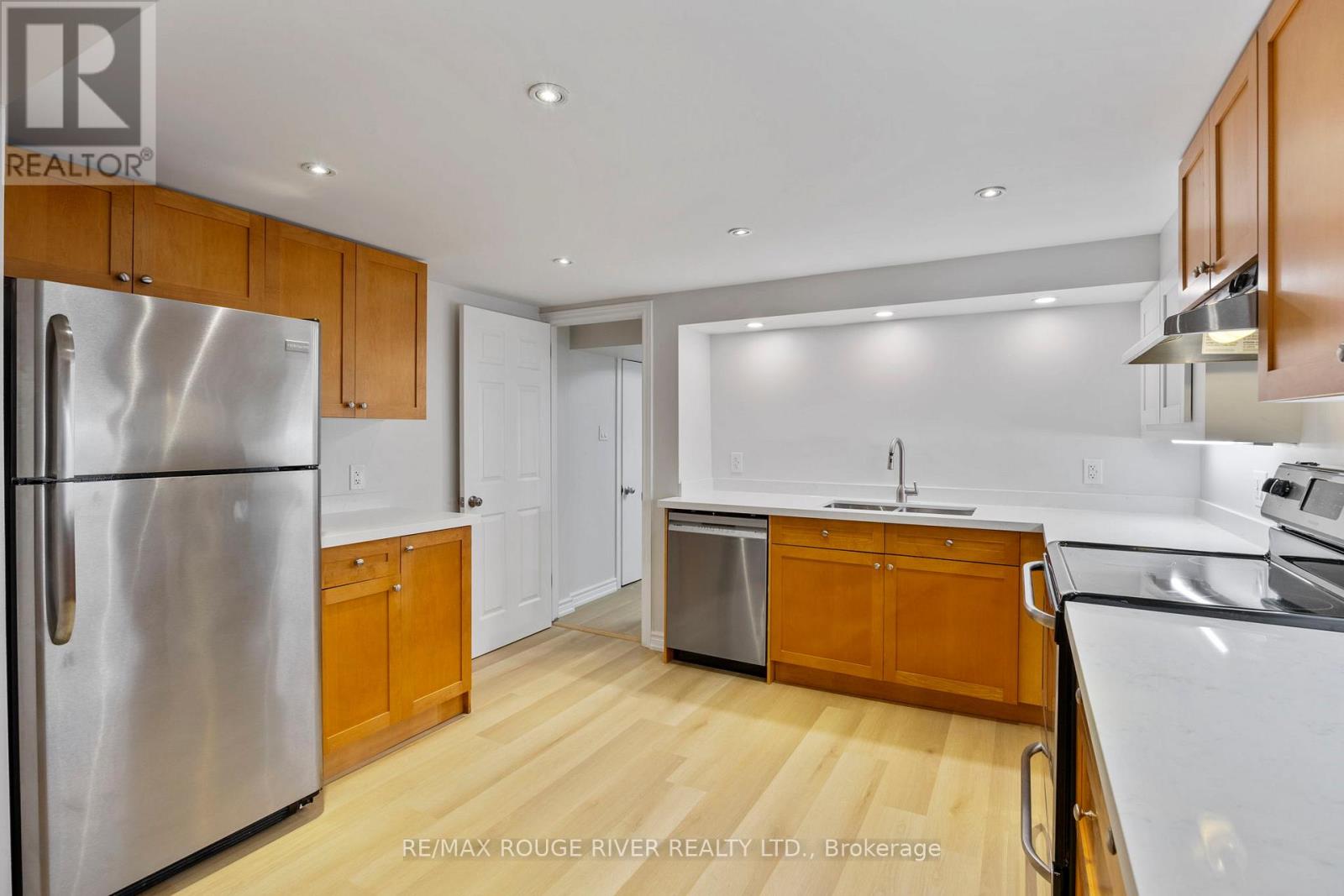 Lower - 902 Donovan Crescent, Whitby, Ontario L1N 3G3 - Photo 5 - E12509600