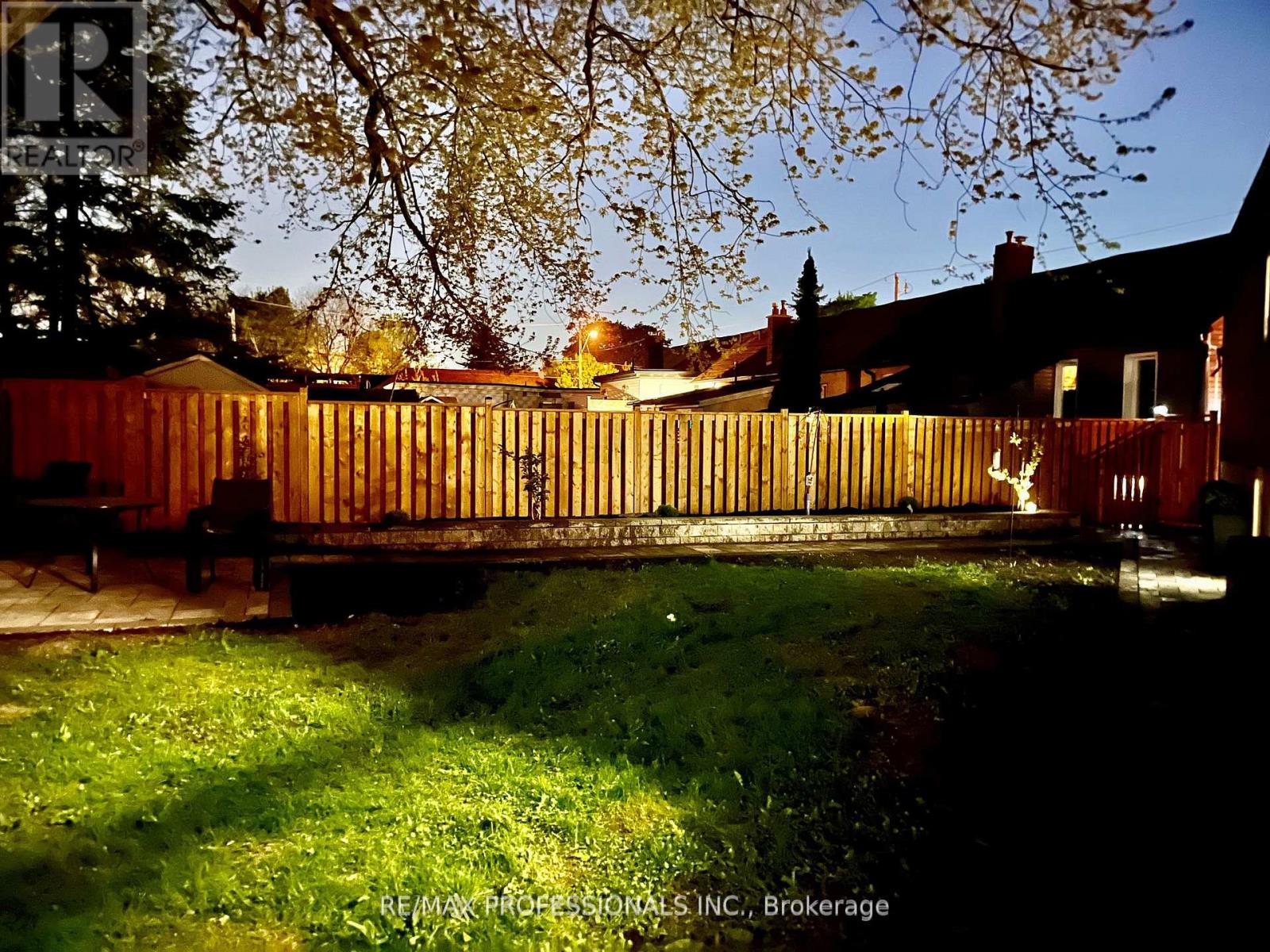 2 - 284 Gledhill Avenue, Toronto, Ontario  M4C 4L1 - Photo 6 - E12510076