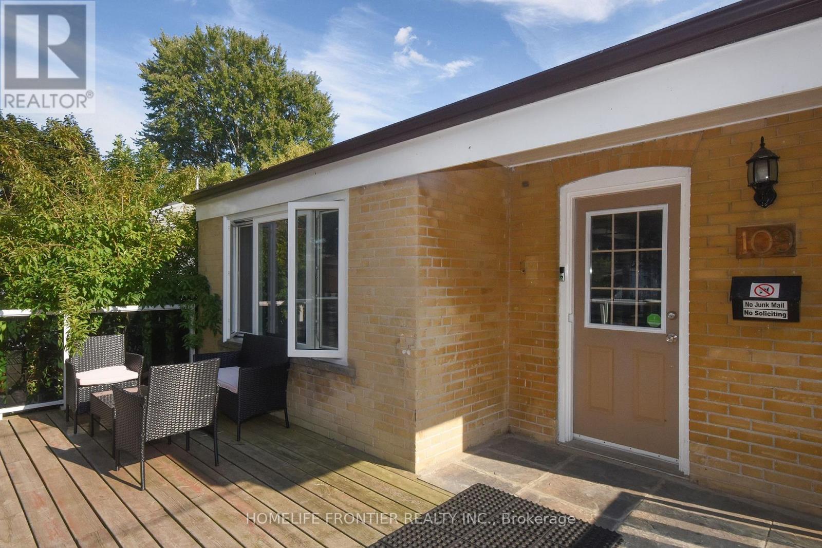 109 Darlingside Drive, Toronto, Ontario  M1E 3P4 - Photo 4 - E12510100