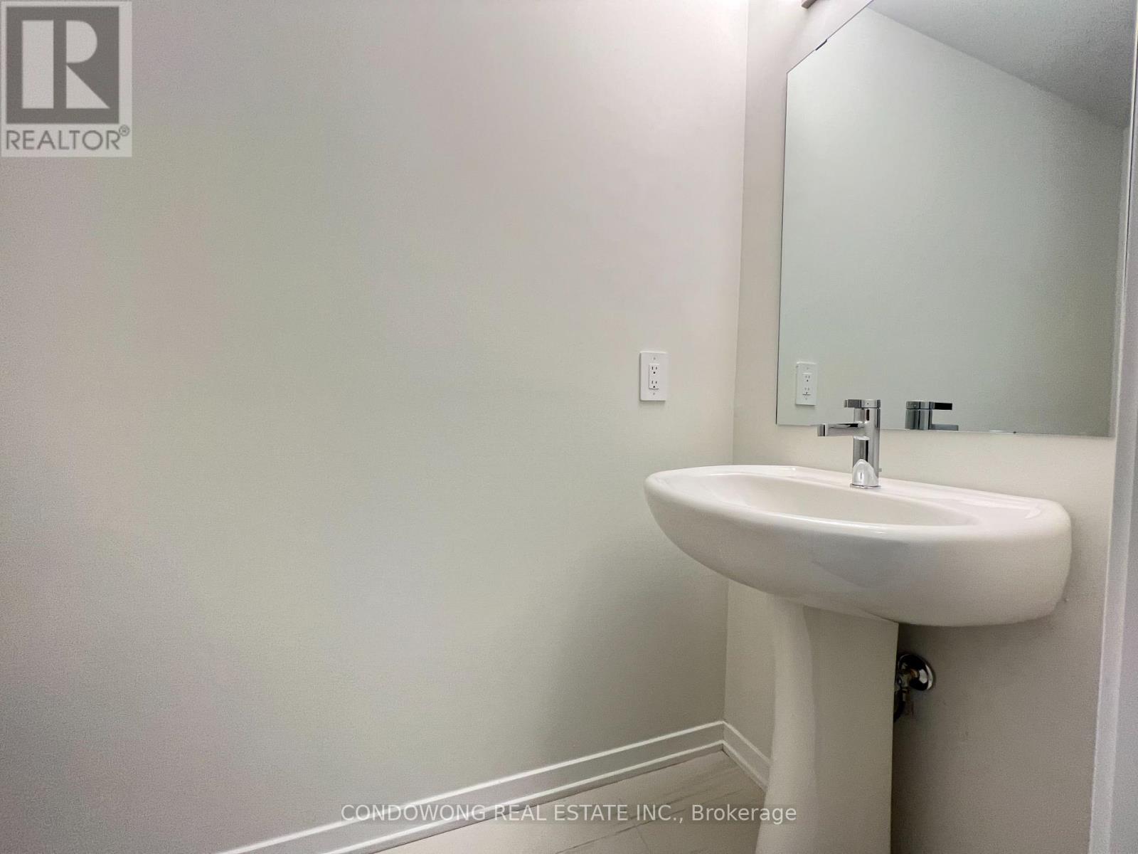 49 - 31 Honeycrisp Crescent, Vaughan, Ontario  L4K 0N6 - Photo 8 - N12510108