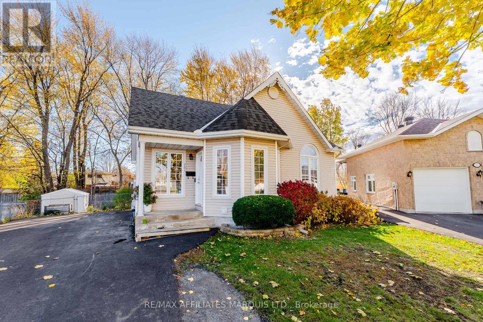 701 Robin Court, Cornwall, Ontario  K6H 7N4 - Photo 2 - X12510206