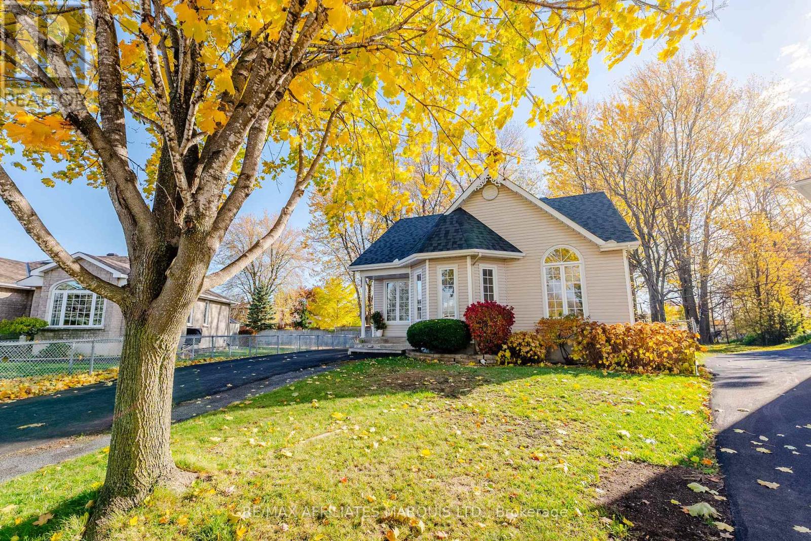 701 Robin Court, Cornwall, Ontario  K6H 7N4 - Photo 3 - X12510206