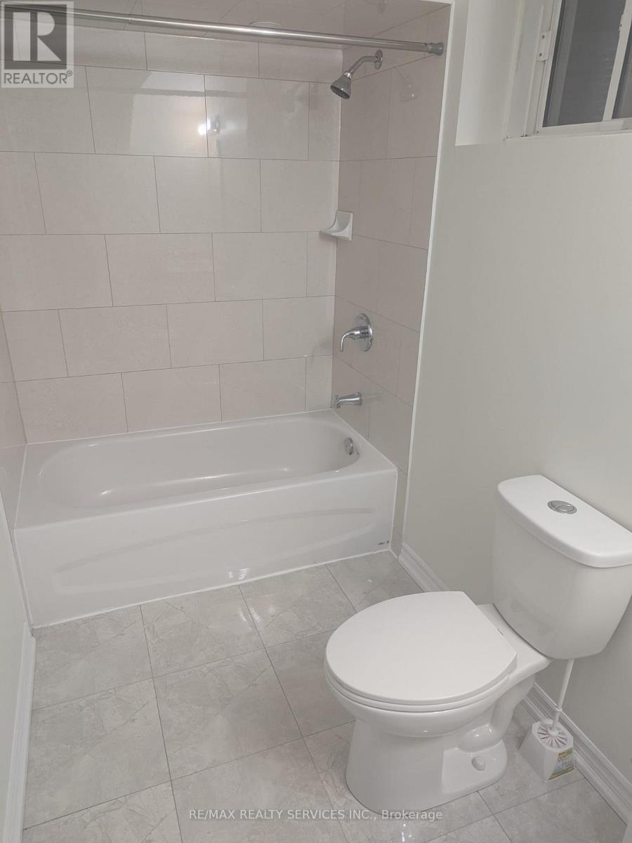 Lower - 31 Leadenhall Road, Brampton, Ontario  L7A 4G4 - Photo 11 - W12481999