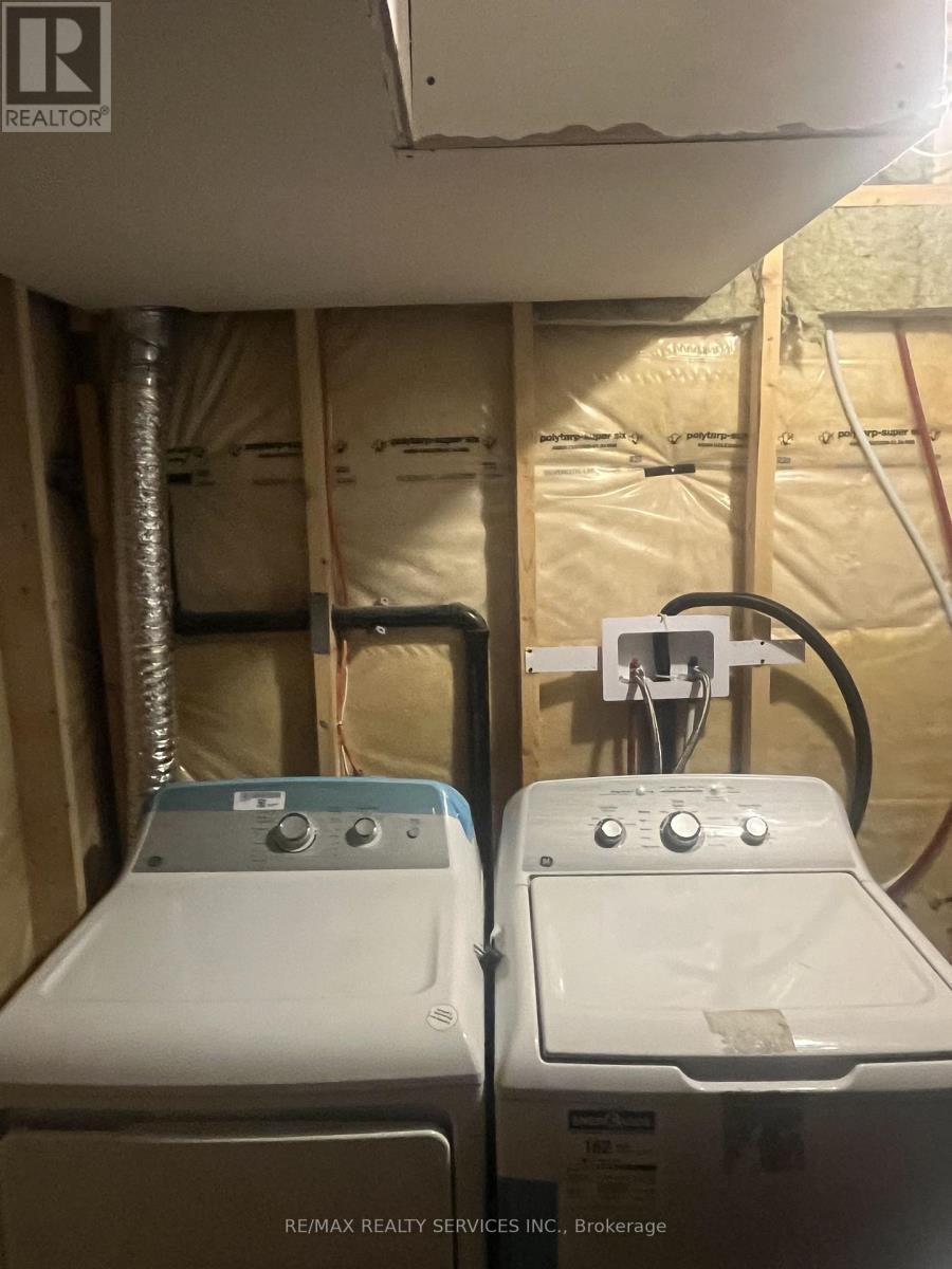 Lower - 31 Leadenhall Road, Brampton, Ontario  L7A 4G4 - Photo 17 - W12481999