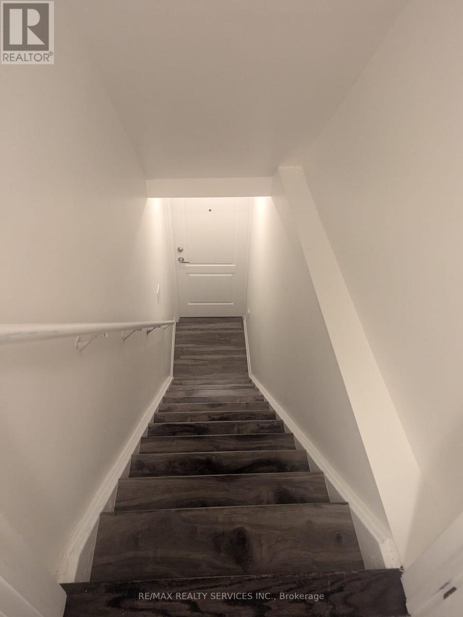 Lower - 31 Leadenhall Road, Brampton, Ontario  L7A 4G4 - Photo 2 - W12481999