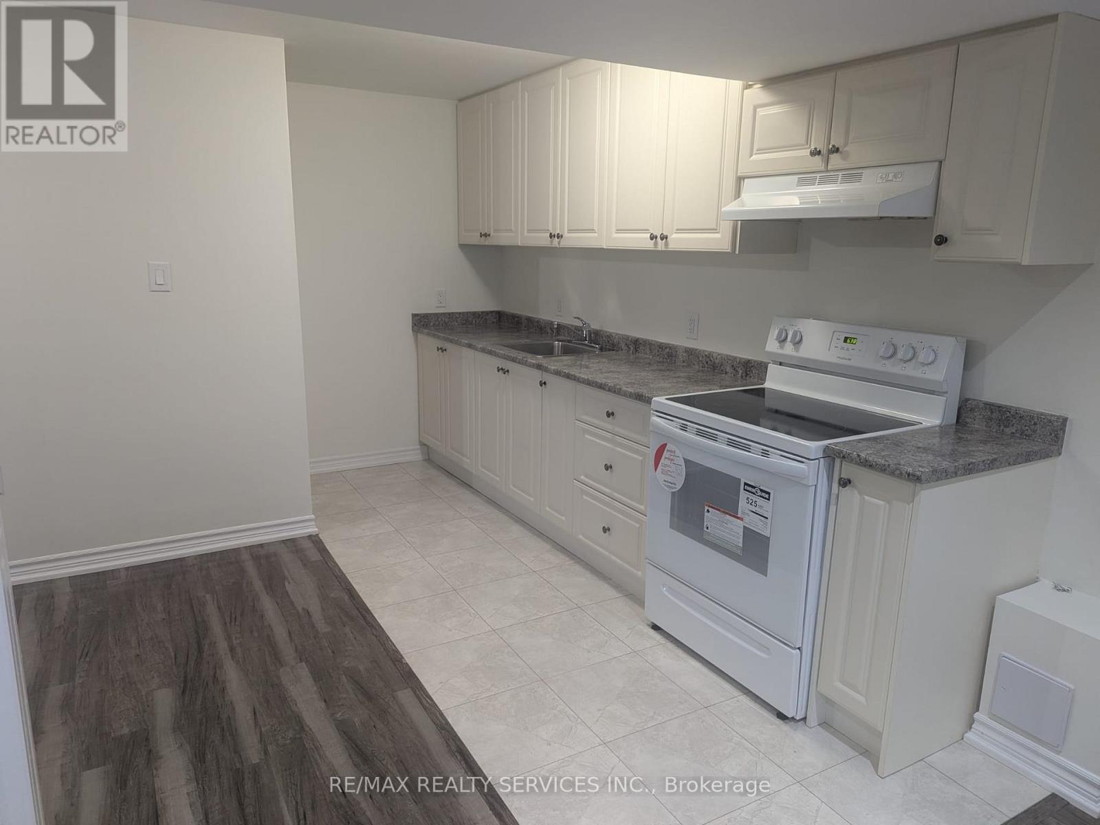 Lower - 31 Leadenhall Road, Brampton, Ontario  L7A 4G4 - Photo 5 - W12481999