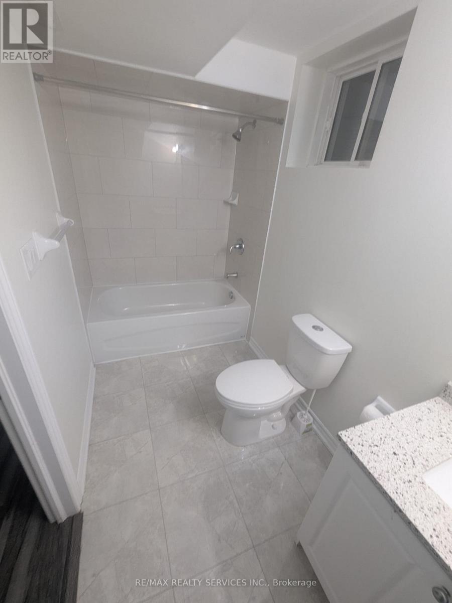 Lower - 31 Leadenhall Road, Brampton, Ontario  L7A 4G4 - Photo 9 - W12481999