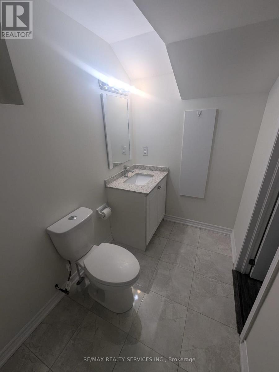 Lower - 31 Leadenhall Road, Brampton, Ontario  L7A 4G4 - Photo 10 - W12481999