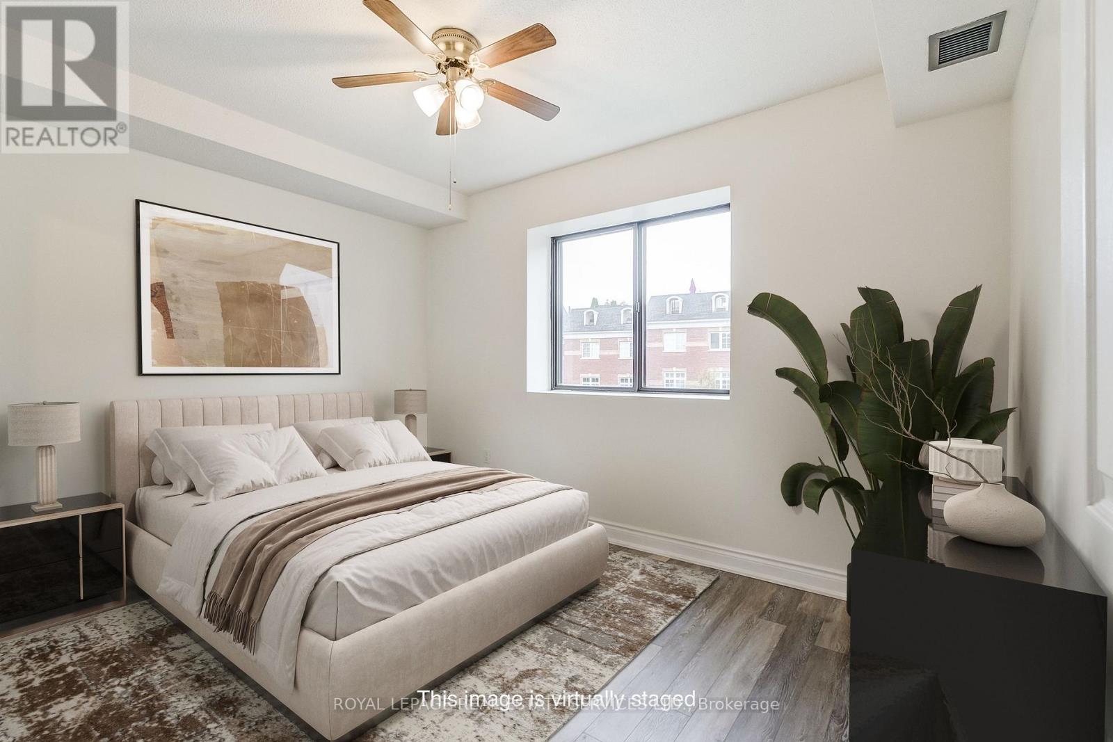 308 - 102 Bronte Road, Oakville, Ontario  L6L 6J5 - Photo 3 - W12510066