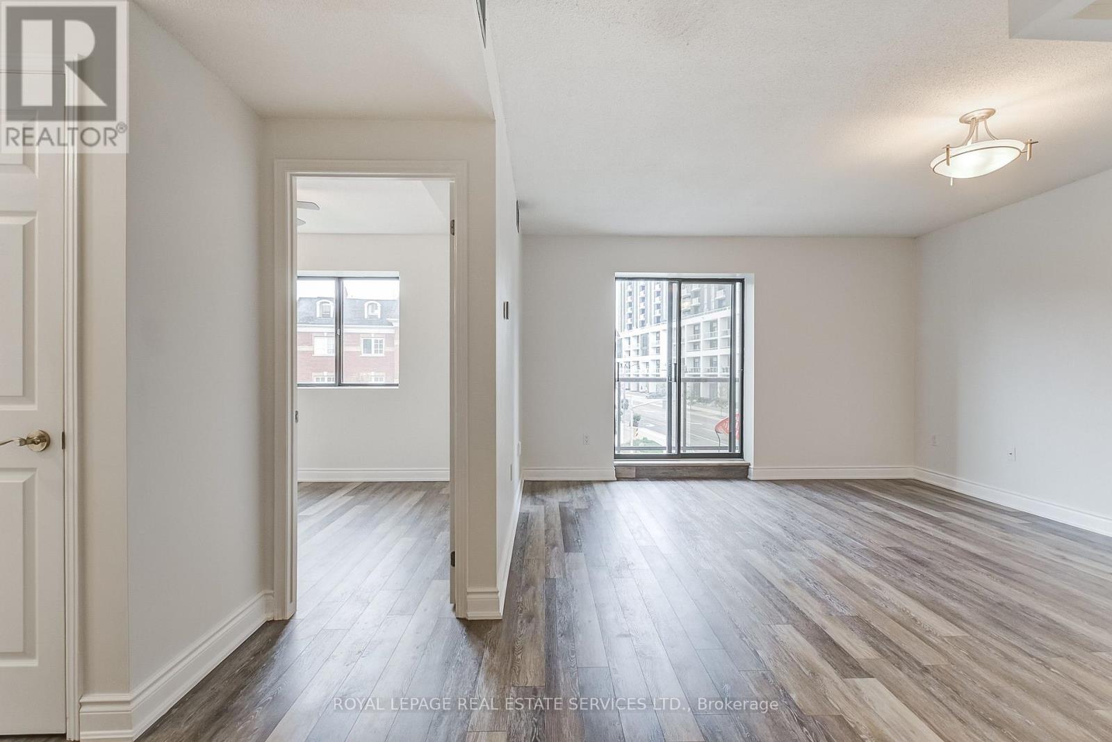 308 - 102 Bronte Road, Oakville, Ontario  L6L 6J5 - Photo 9 - W12510066