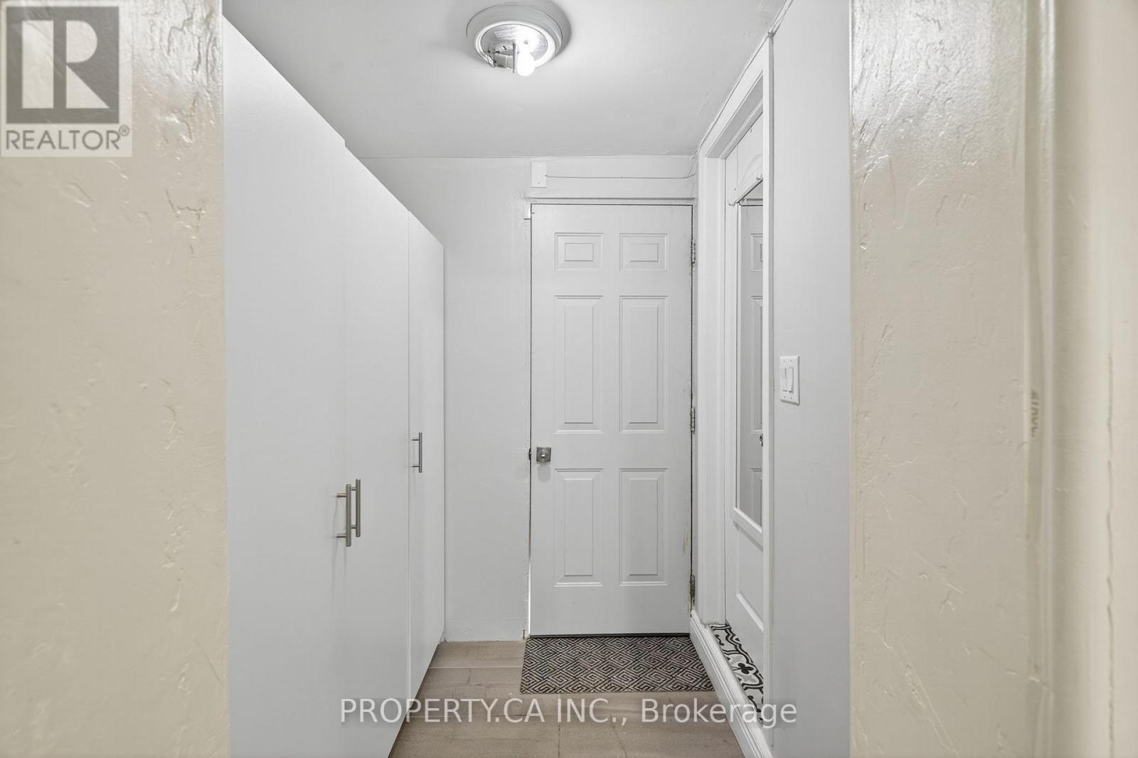 358 Mcroberts Avenue, Toronto, Ontario  M6E 4P9 - Photo 10 - W12510086