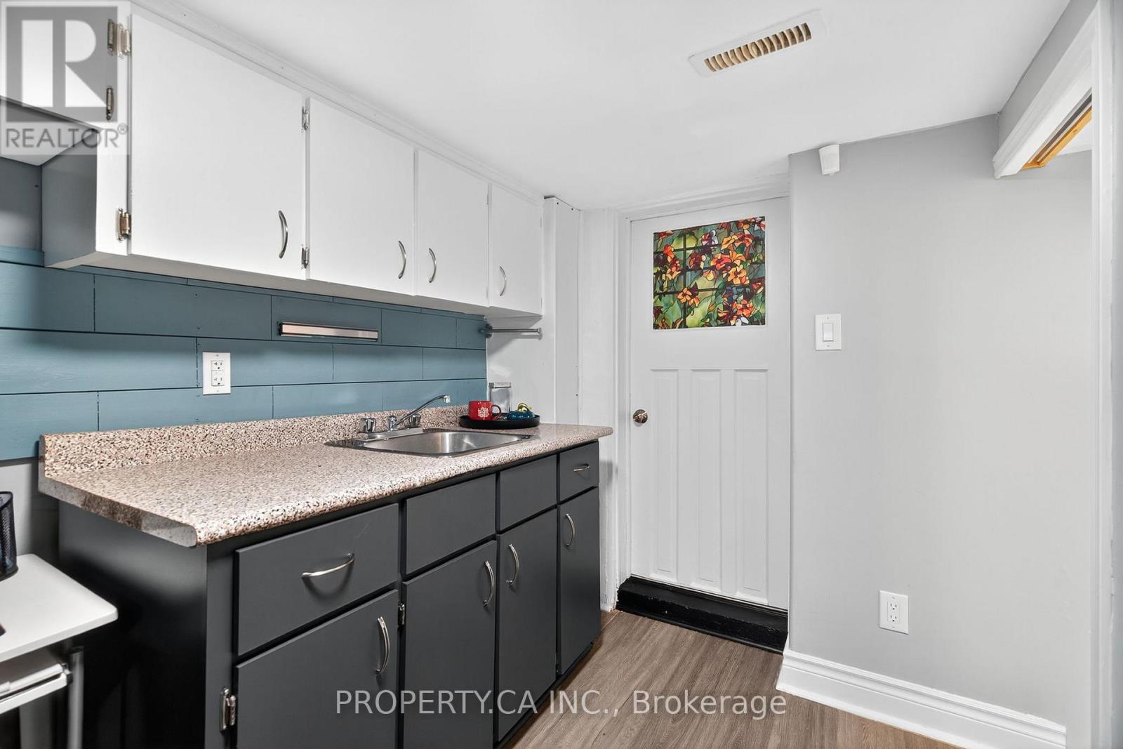 358 Mcroberts Avenue, Toronto, Ontario  M6E 4P9 - Photo 14 - W12510086