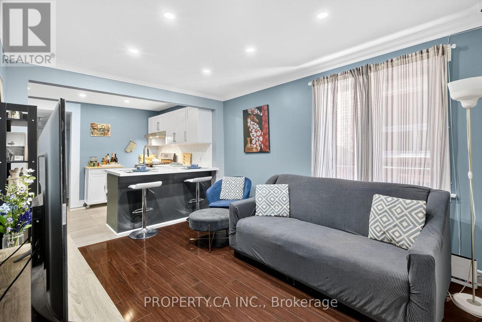 358 Mcroberts Avenue, Toronto, Ontario  M6E 4P9 - Photo 5 - W12510086