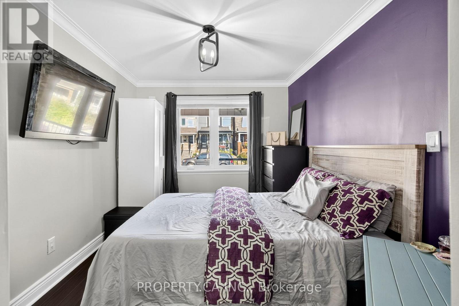 358 Mcroberts Avenue, Toronto, Ontario  M6E 4P9 - Photo 6 - W12510086