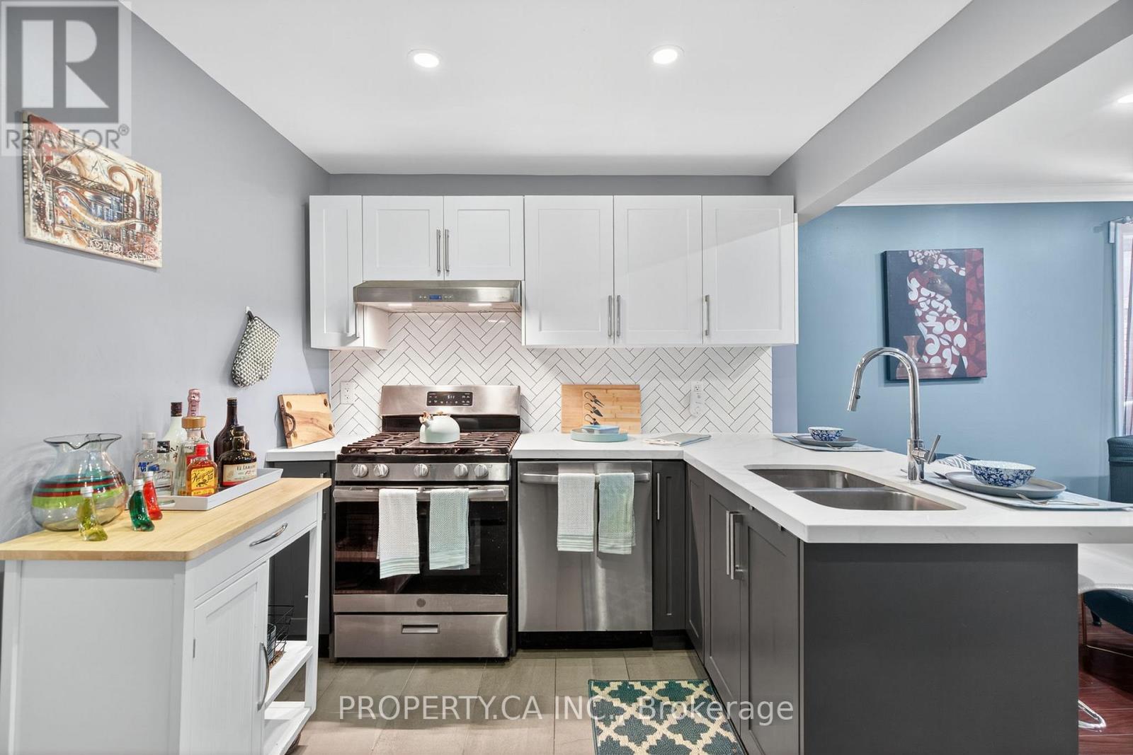 358 Mcroberts Avenue, Toronto, Ontario  M6E 4P9 - Photo 9 - W12510086