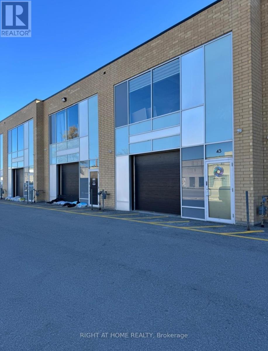 43 - 1215 Queensway E 43 Avenue E, Mississauga (Dixie), Ontario  L4Y 0G4 - Photo 2 - W12510106