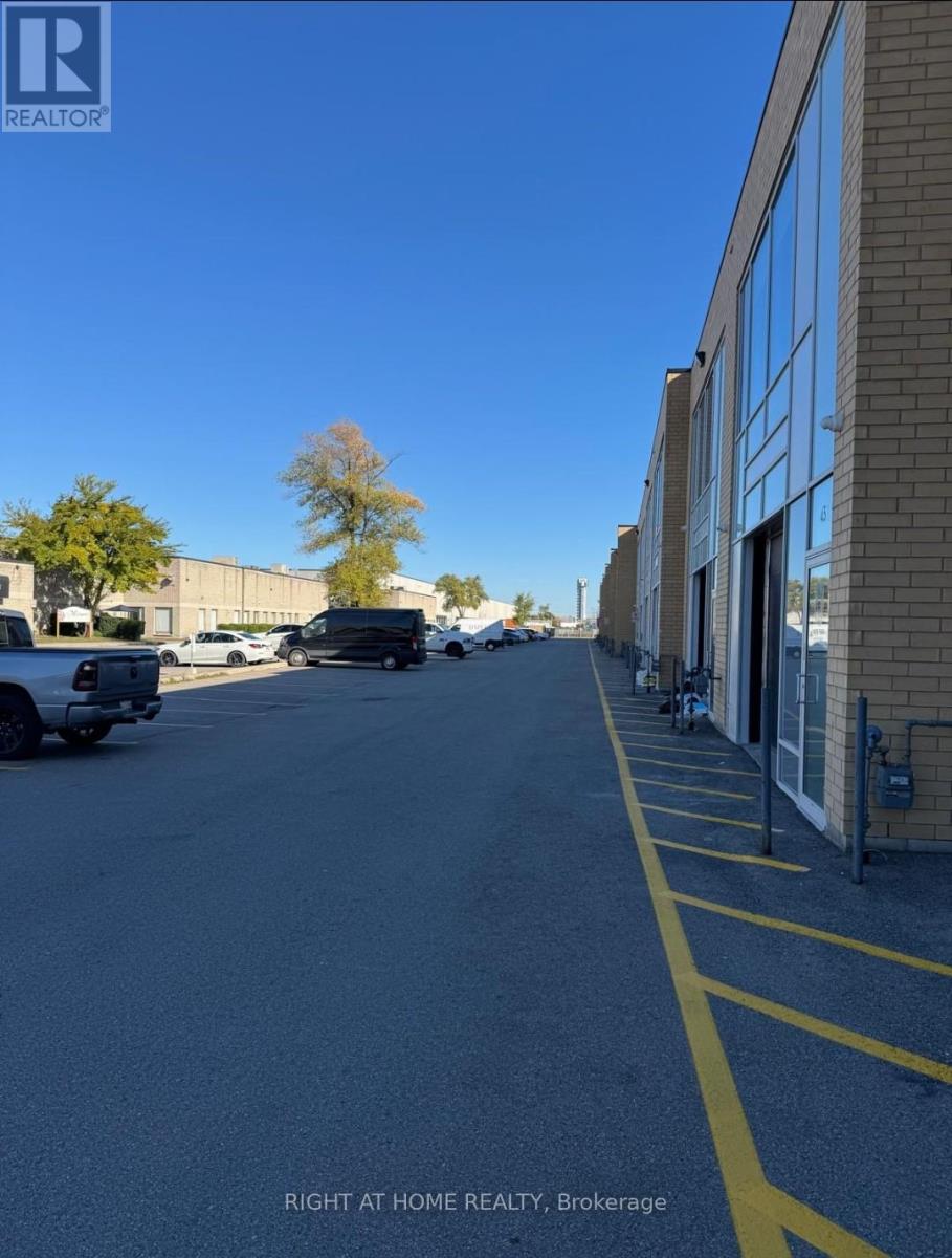 43 - 1215 Queensway E 43 Avenue E, Mississauga (Dixie), Ontario  L4Y 0G4 - Photo 3 - W12510106