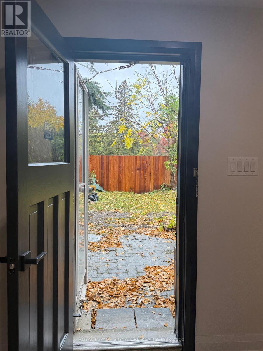 2 - 3486 Grand Forks Road, Mississauga, Ontario  L4Y 3M9 - Photo 2 - W12510114