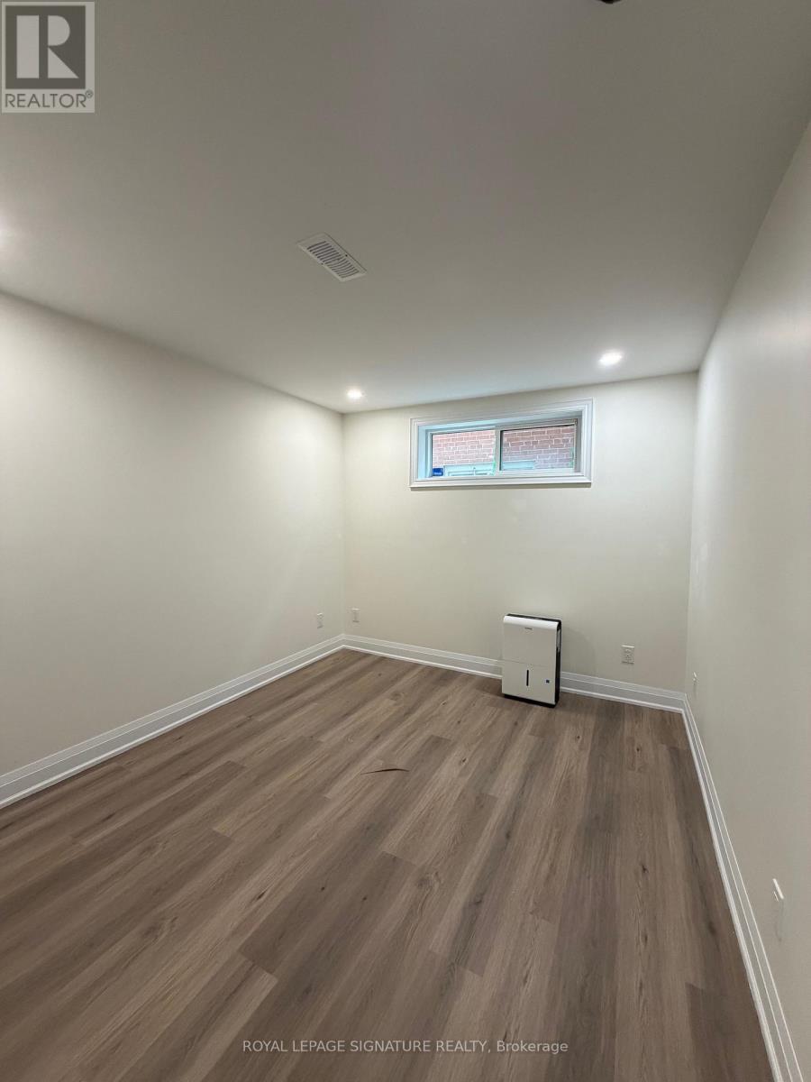 2 - 3486 Grand Forks Road, Mississauga, Ontario  L4Y 3M9 - Photo 8 - W12510114