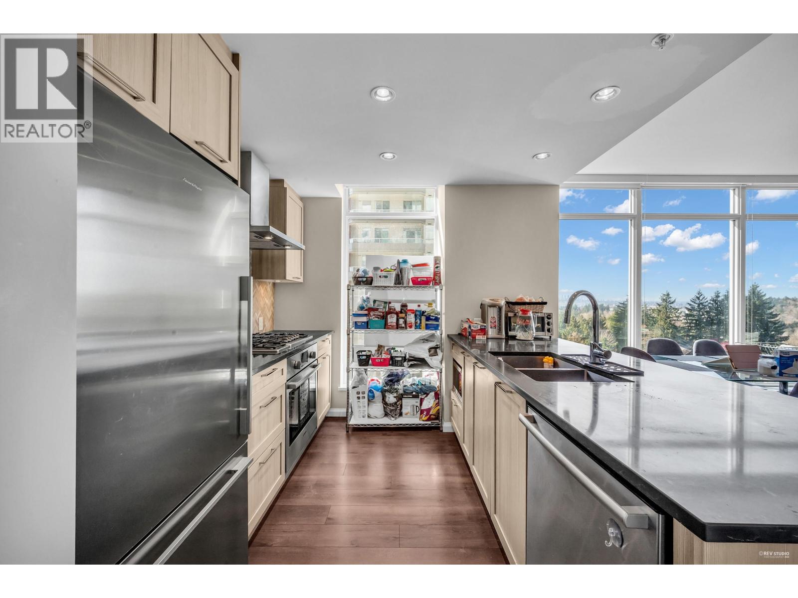 1002 520 Como Lake Avenue, Coquitlam, British Columbia V3J 0E8 - Photo 2 - R3064508