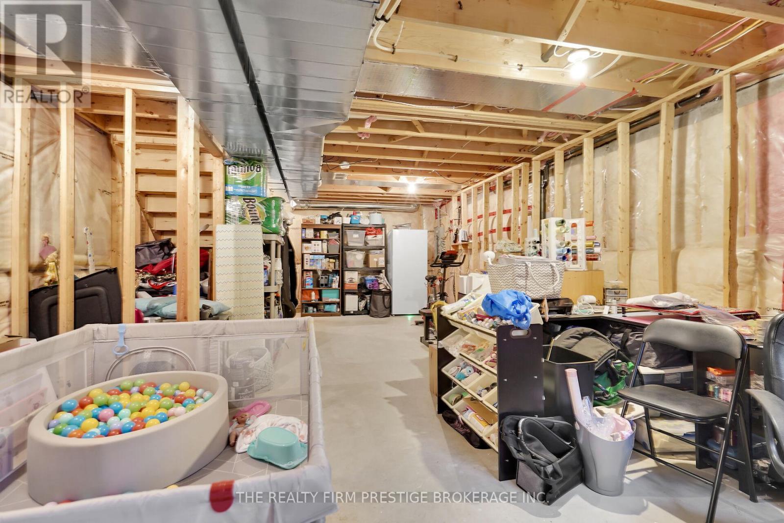 27 Willis Avenue, Strathroy-Caradoc, Ontario  N7G 0B6 - Photo 25 - X12510152