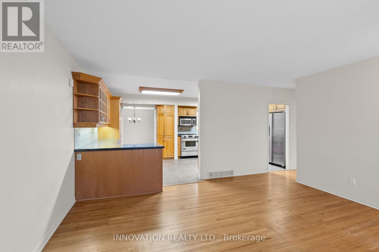 30 Oakview Avenue, Ottawa, Ontario  K2G 3A2 - Photo 9 - X12510176