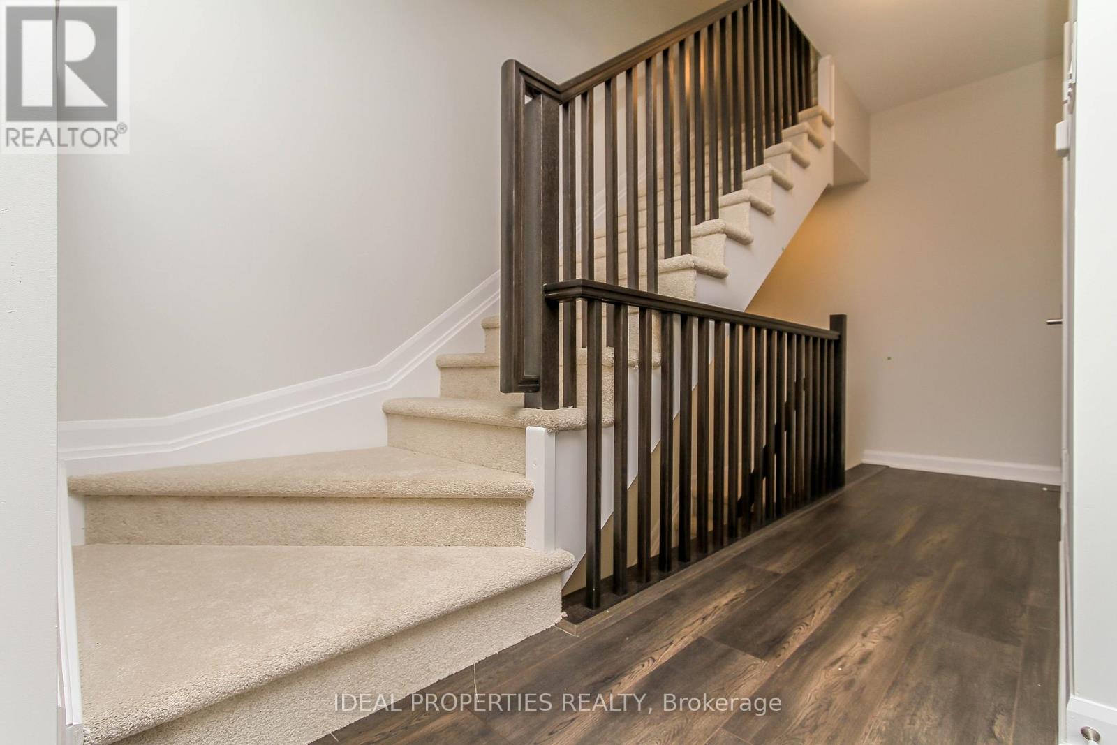 702 Doneraile Walk, Ottawa, Ontario  K2C 3H2 - Photo 4 - X12510216