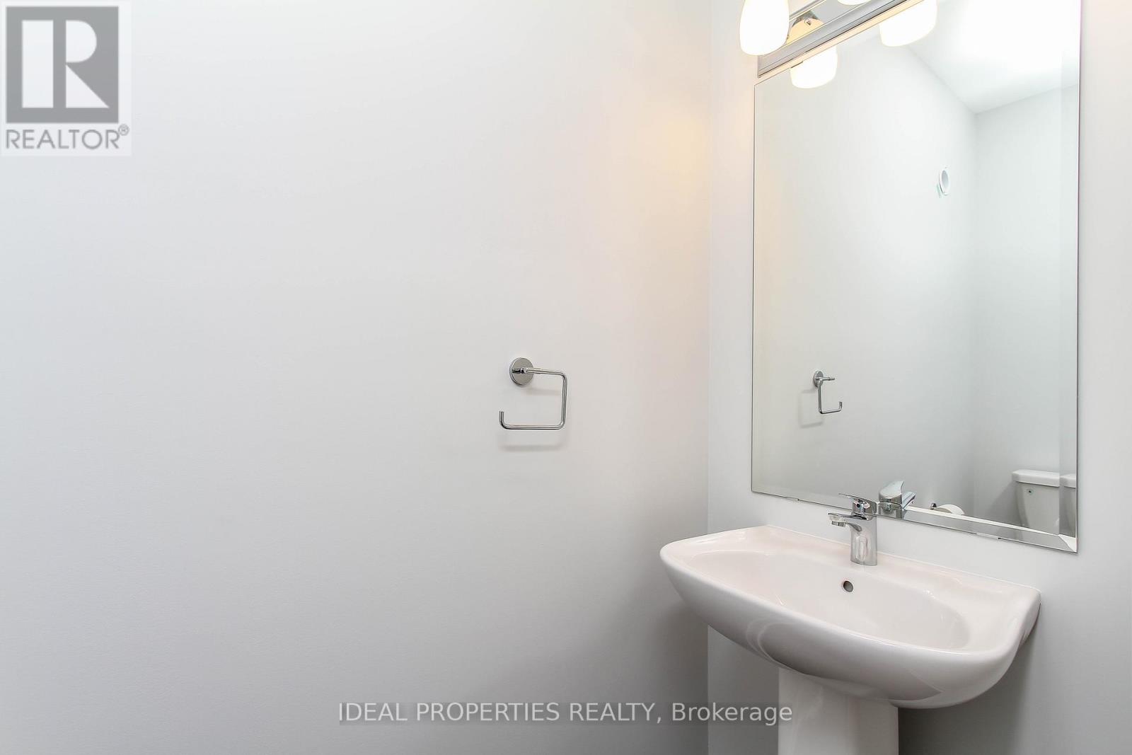 702 Doneraile Walk, Ottawa, Ontario  K2C 3H2 - Photo 5 - X12510216