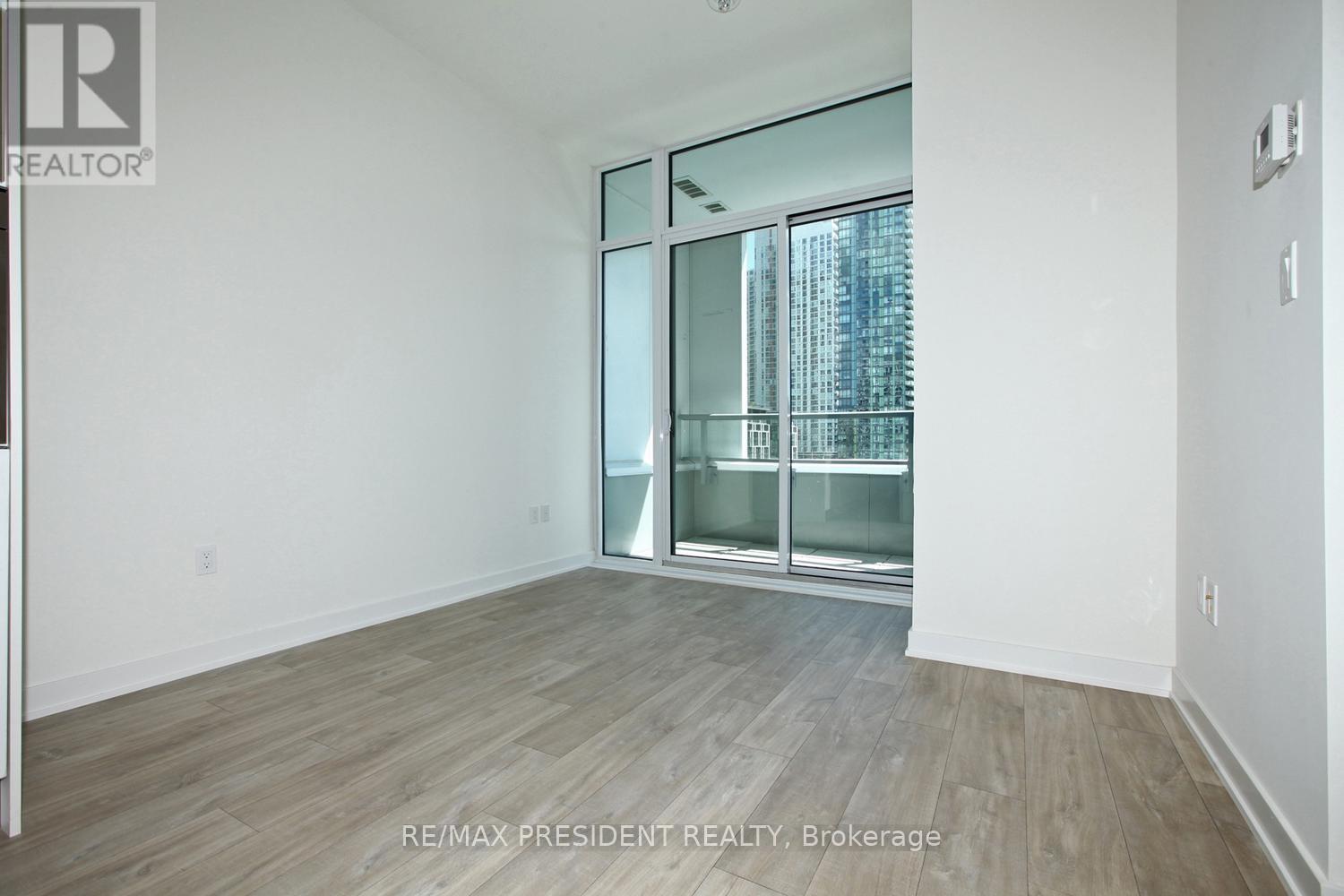 404w - 27 Bathrust Street, Toronto, Ontario  M5V 0R1 - Photo 6 - C12510168
