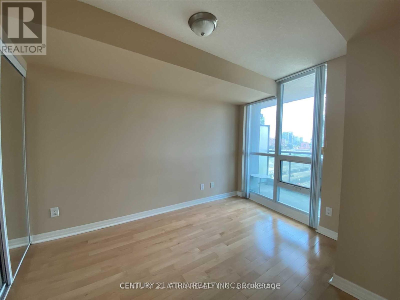 1008 - 16 Yonge Street, Toronto, Ontario  M5E 2A1 - Photo 4 - C12510254