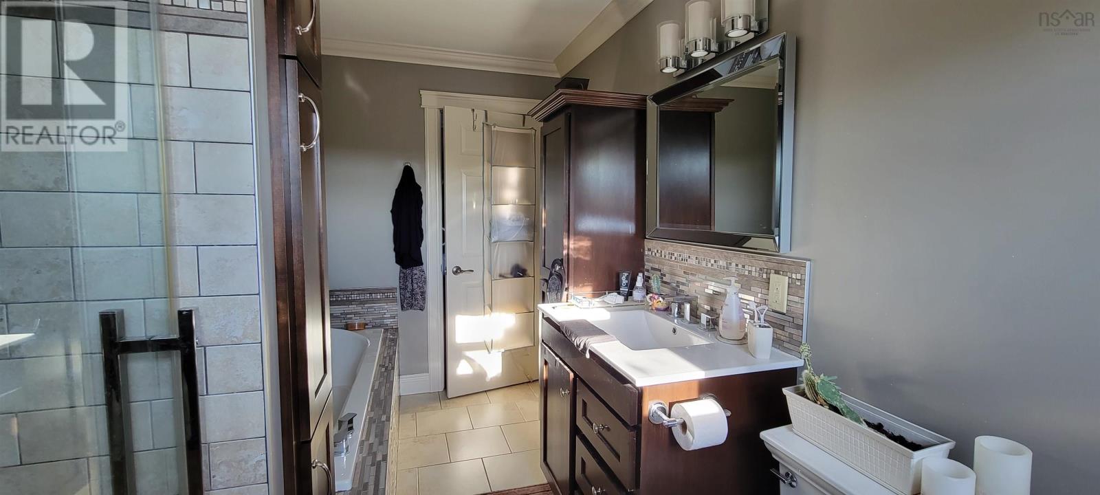 568 Seaview Drive, Upper North Sydney, Nova Scotia  B2A 3N8 - Photo 36 - 202521239