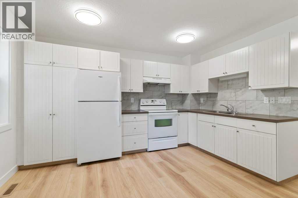 5016 44 Street, Sylvan Lake, Alberta