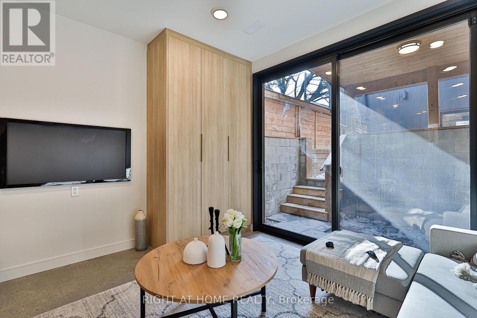 Lower - 11 Merrill Avenue W, Toronto, Ontario  M4C 1C4 - Photo 2 - E12510158