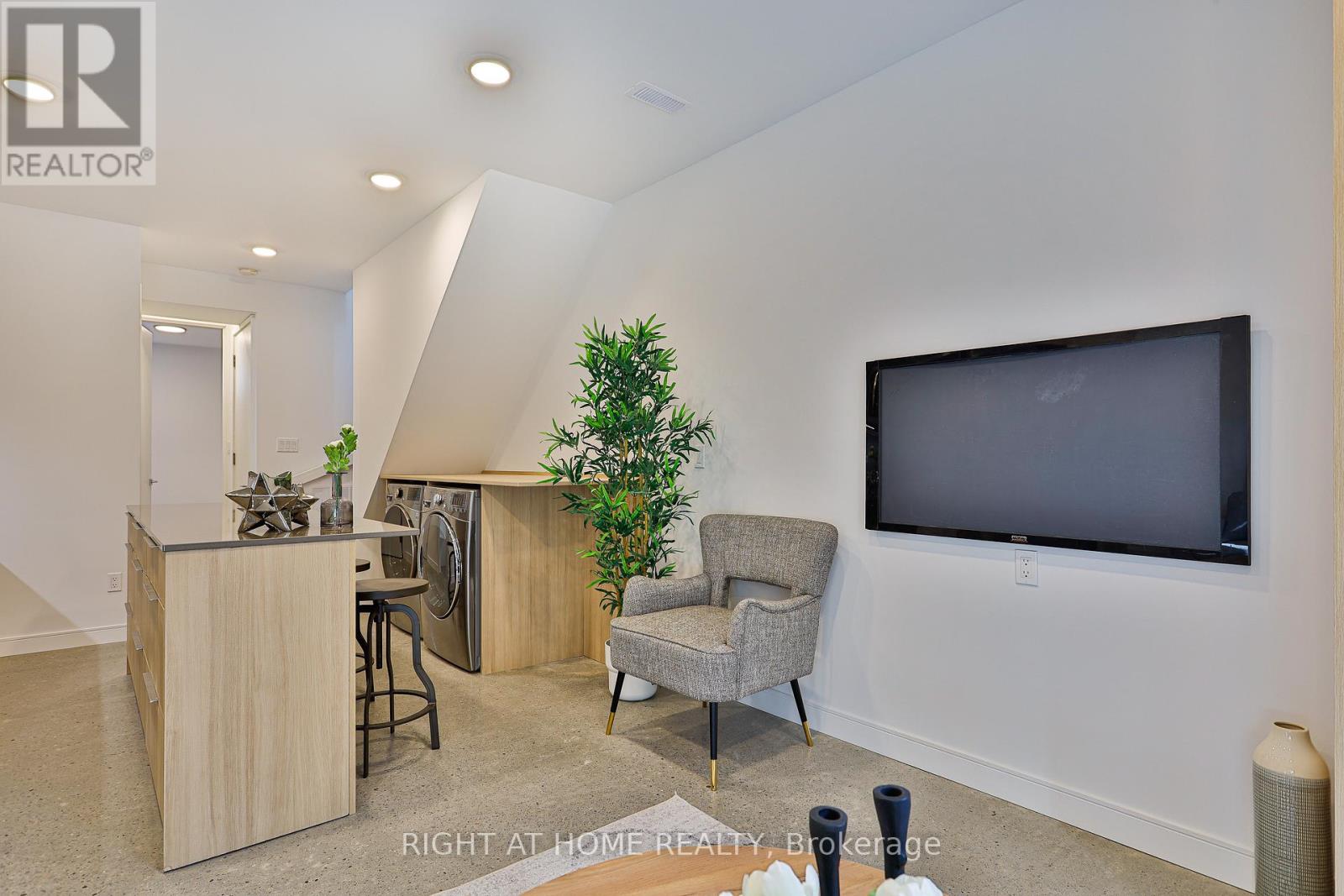 Lower - 11 Merrill Avenue W, Toronto, Ontario  M4C 1C4 - Photo 7 - E12510158