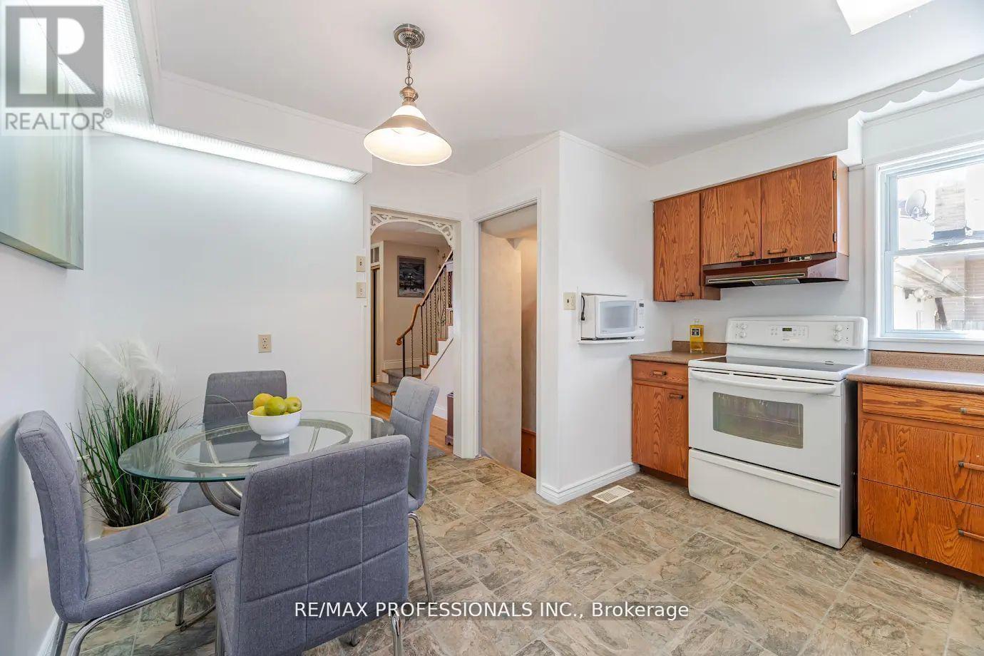 77 Bedford Park Avenue, Richmond Hill, Ontario L4C 2N9 - Photo 12 - N12510170