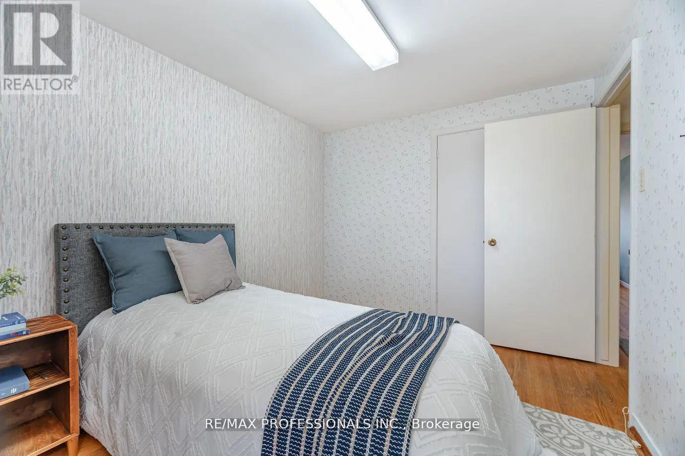 77 Bedford Park Avenue, Richmond Hill, Ontario L4C 2N9 - Photo 22 - N12510170