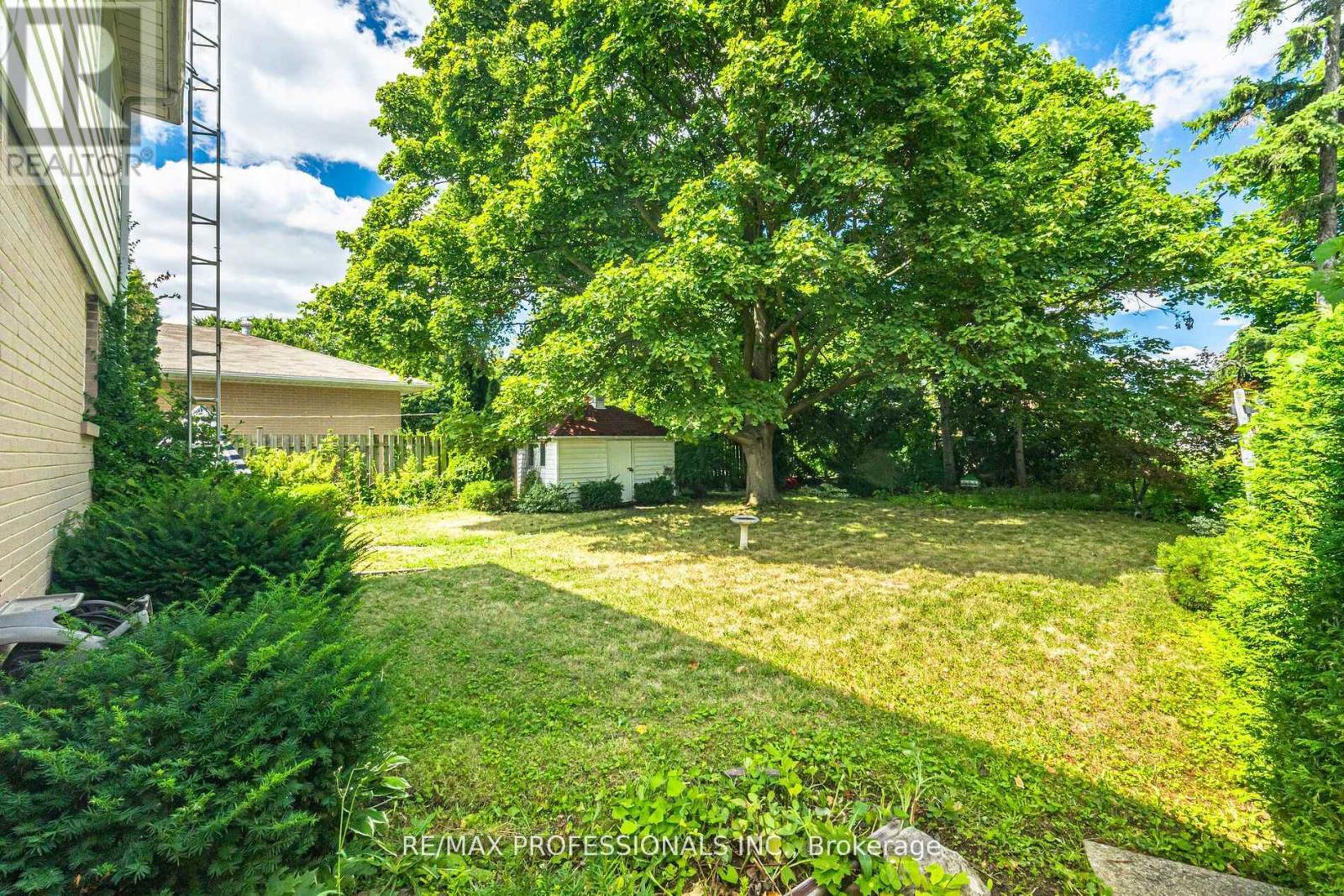 77 Bedford Park Avenue, Richmond Hill, Ontario L4C 2N9 - Photo 36 - N12510170