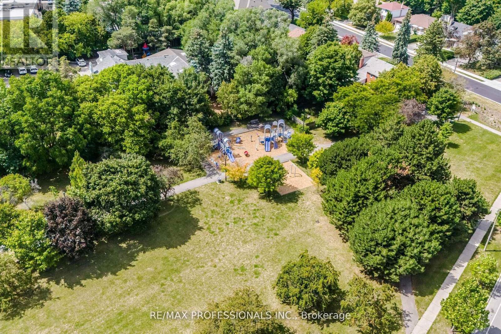 77 Bedford Park Avenue, Richmond Hill, Ontario L4C 2N9 - Photo 46 - N12510170