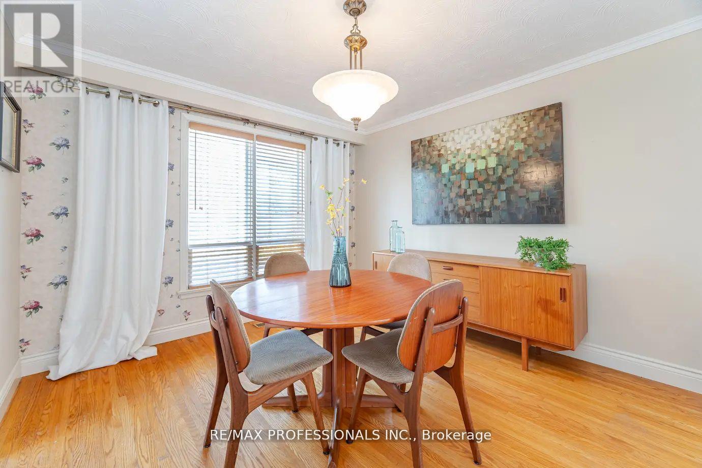 77 Bedford Park Avenue, Richmond Hill, Ontario L4C 2N9 - Photo 9 - N12510170