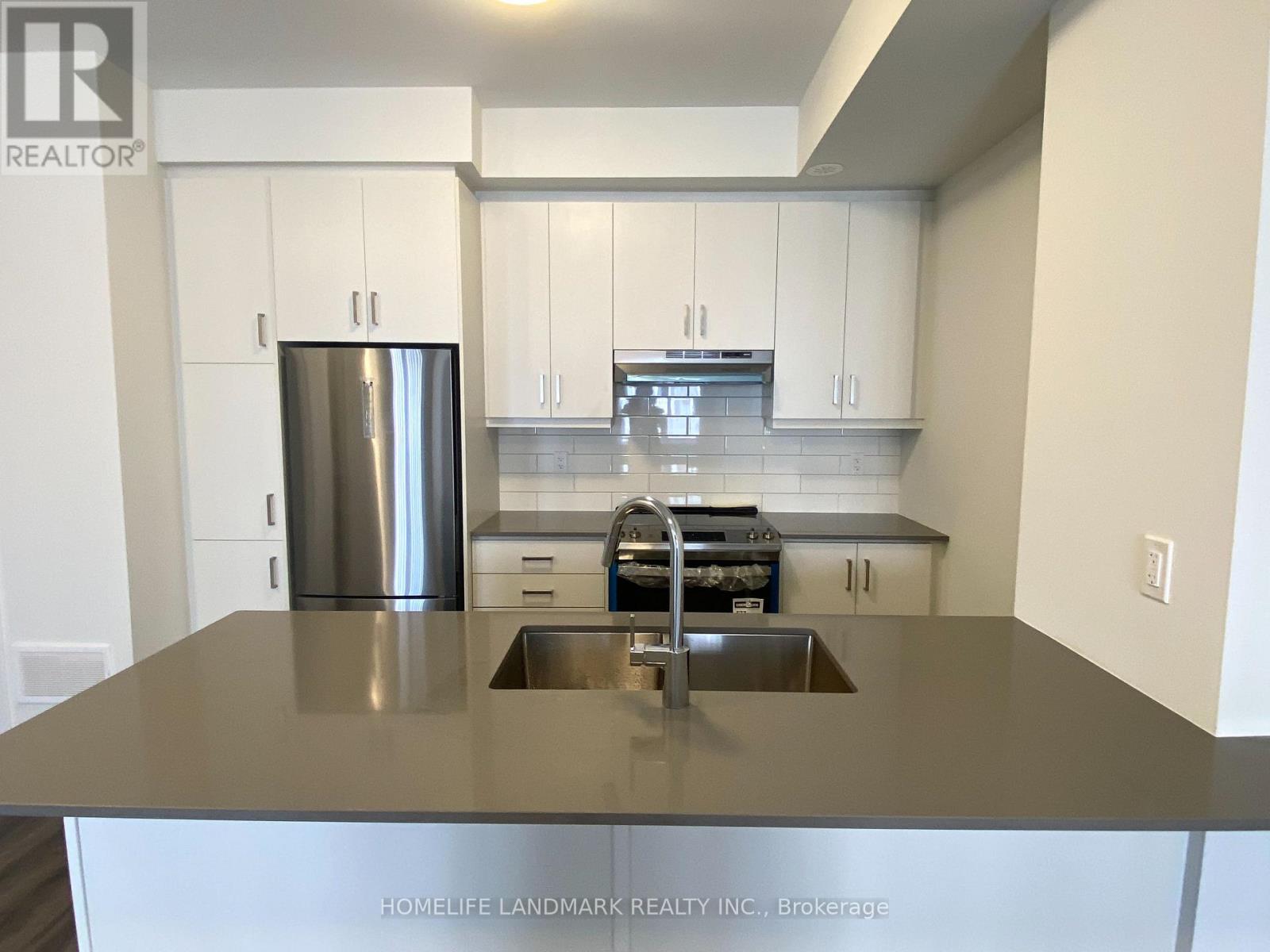 Th223 - 131 Honeycrisp Crescent, Vaughan, Ontario  L4K 0N7 - Photo 2 - N12510172